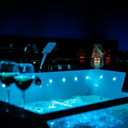 Apartament Mierzeja - Zmysłów Z Prywatnym Jacuzzi Tylko Dla Dorosłych, 500 M Od Plaży, Park Ii, Bezpłatny Meleks Stegna (Pomerania)
